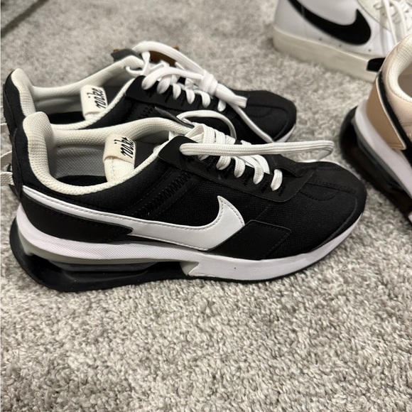Nike Shoes - Women’s Nike Air- Max Pre Day in Black/ White - Size 6